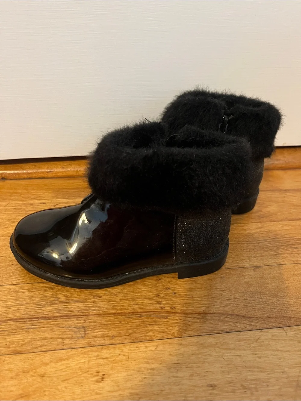 Gymboree 9 Toddler Black Glossy Ankle Boots with Faux Fur Cuff